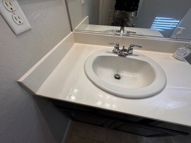 Building Photo - 3 Bedroom Home in a Gated Community! North...