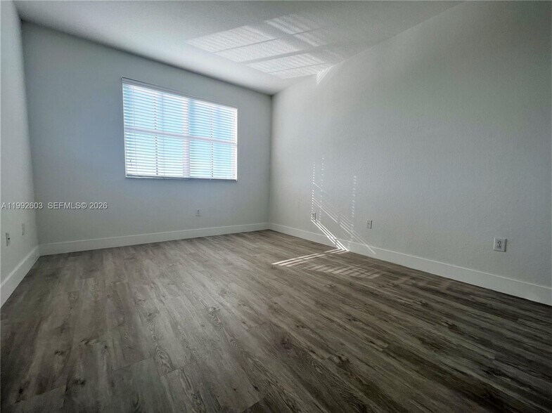 Building Photo - 1088 SW 144th Ave