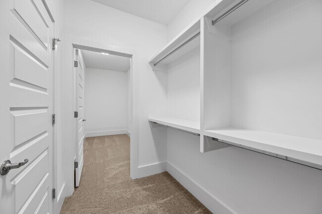 Building Photo - 835 Gale Ln