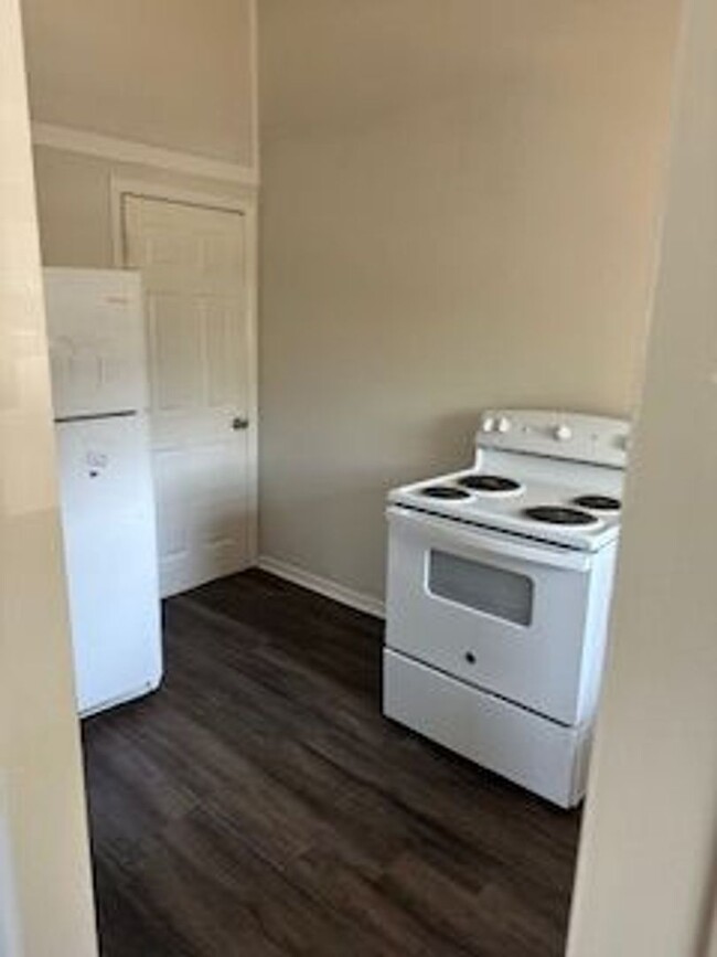 Building Photo - Great 1 bedroom 1 Bath Duplex