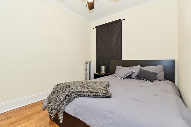 Building Photo - 2536 W Thorndale Ave