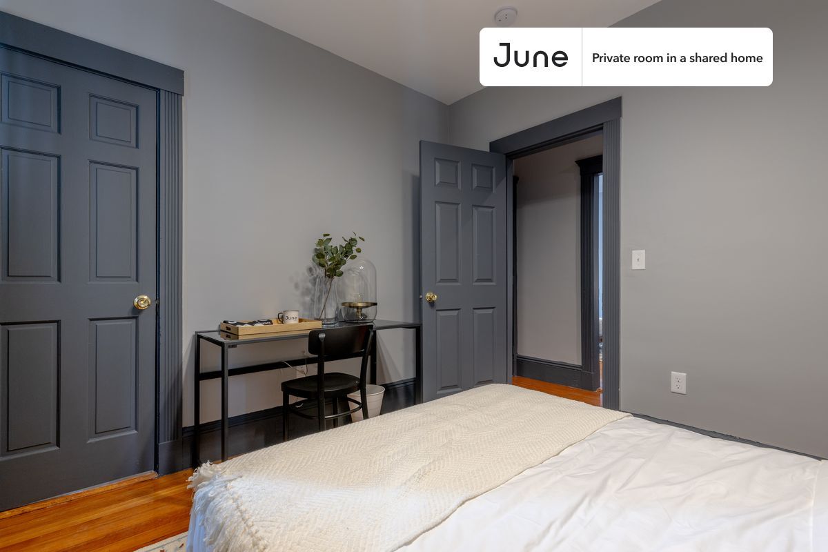 Building Photo - Room in Shared 3 bed/1 bath home