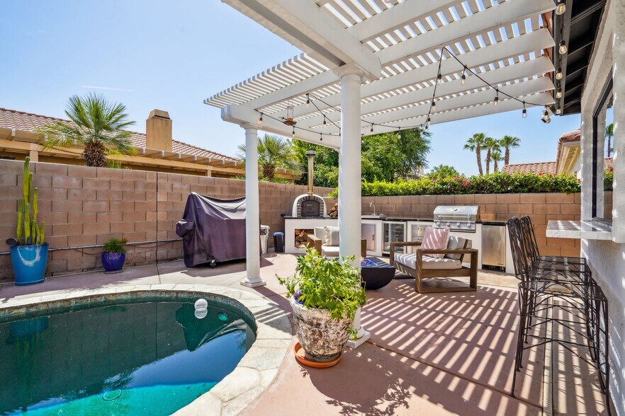 Building Photo - 45138 Shaugnessy Dr