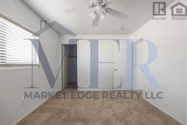 Building Photo - 3Bed/2.5Bath House at Honeycutt Ave/Hogene...