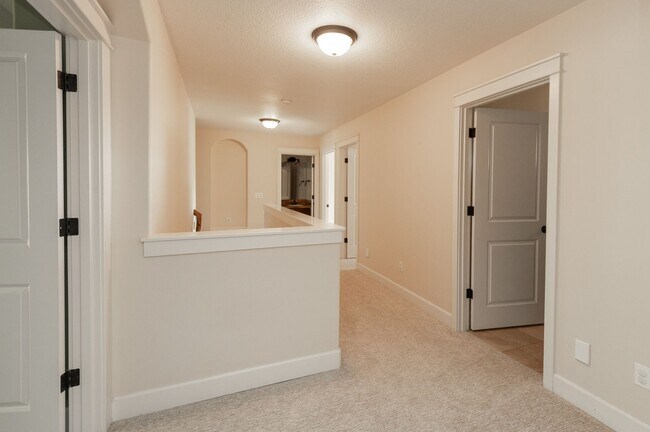 Building Photo - Sun Meadow Home 4 Bed + Bonus + Office + H...