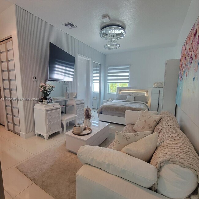 Building Photo - 10435 NW 66th St