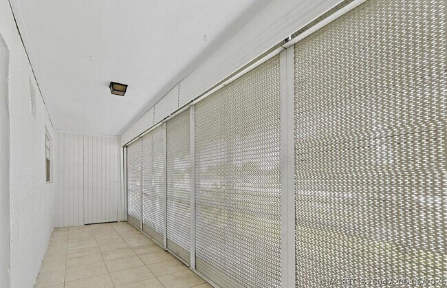 Building Photo - 10821 N Military Trl
