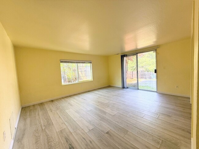 Building Photo - 282 W St Charles St