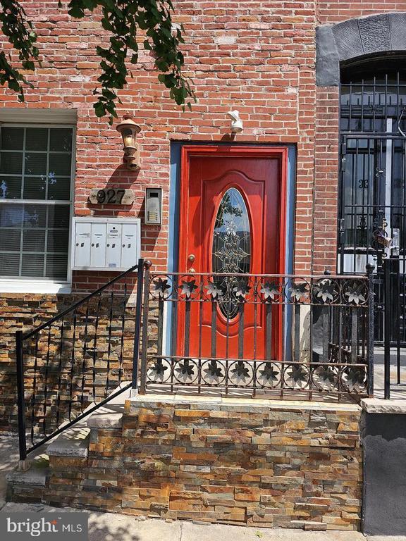 Building Photo - 927 N 6th St