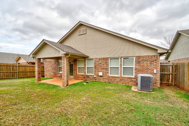 Building Photo - Deer Creek Schools