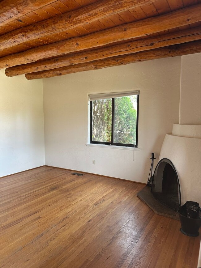 Building Photo - 1361 Santa Rosa Dr