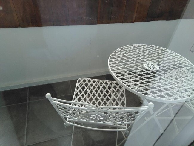 Building Photo - Expo 247 with 2 bed, 1 Bath, 800 SF with A...