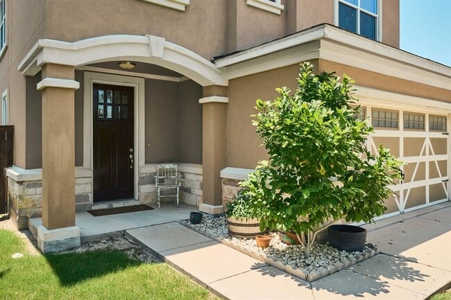 Building Photo - 144 Holstein St