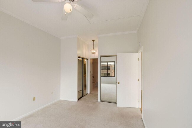 Building Photo - Georgetown. Upper *** Large, Stylish, Top ...