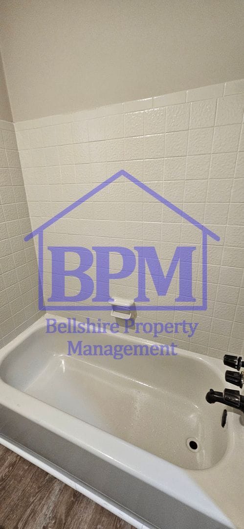 Building Photo - Spacious 4 Bed, 2 Bath Home in Nashville –...