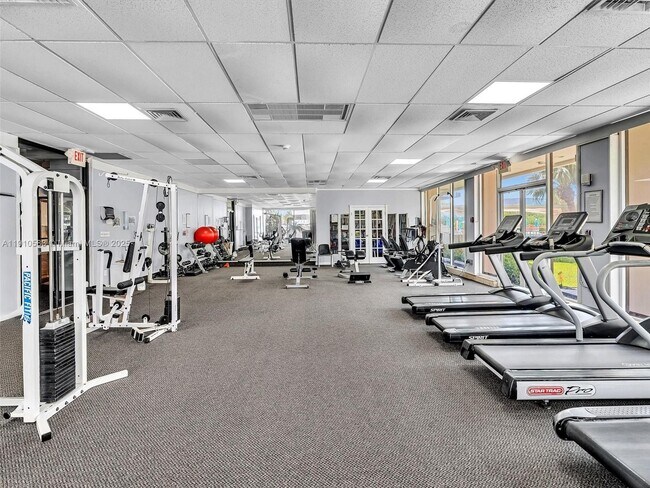 Building Photo - 300 Bayview Dr