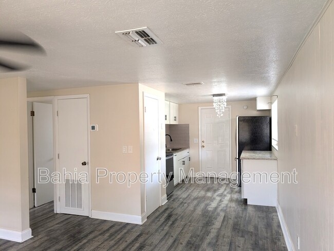Building Photo - 8942 Temple Terrace Hwy