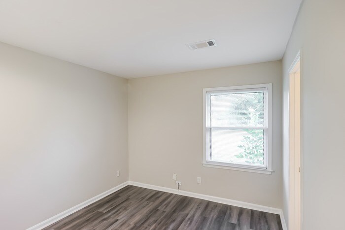 Building Photo - 3411 Royal Carriage Dr