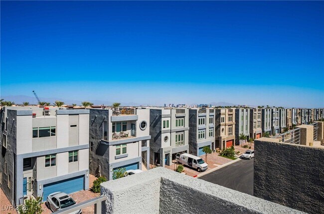 Building Photo - 8115 Carpenter Creek Ave