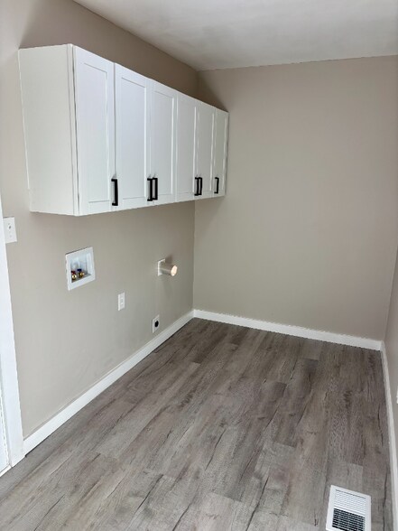 Building Photo - 1136 Chadford Rd