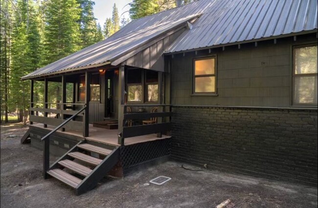Building Photo - River Cabin