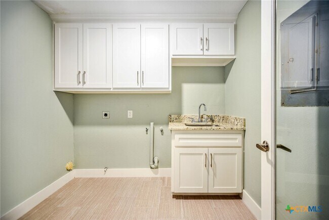 Building Photo - 8 Las Brisas Pl