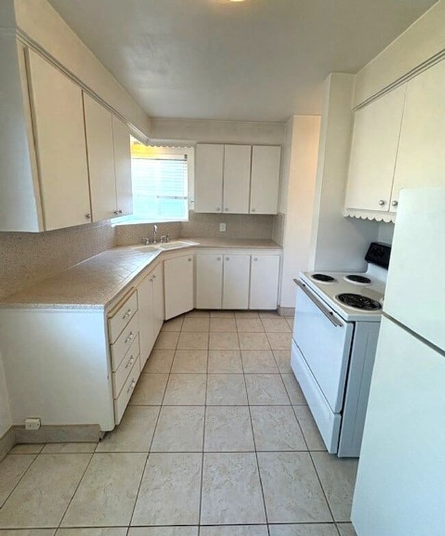 Building Photo - 3 Bedroom Duplex in Sugarhouse!