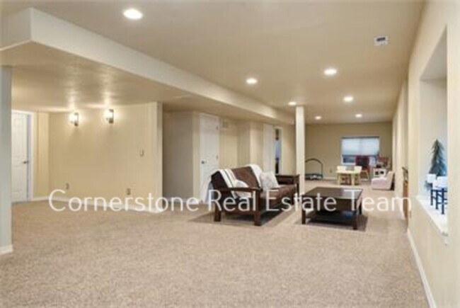 Building Photo - 355 Paisley Dr