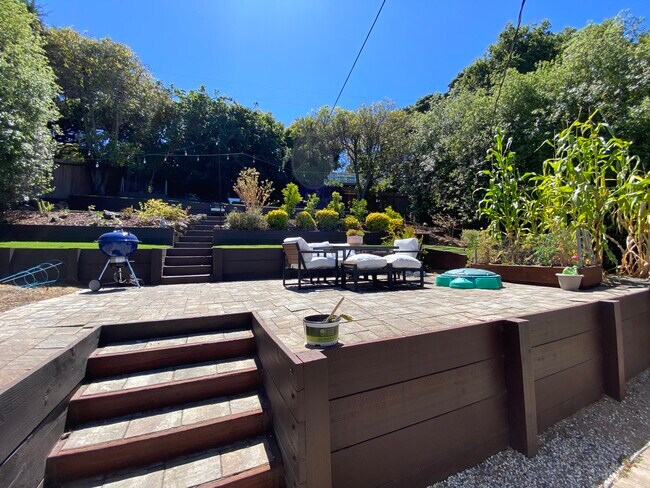 Building Photo - 161 El Bonito Way