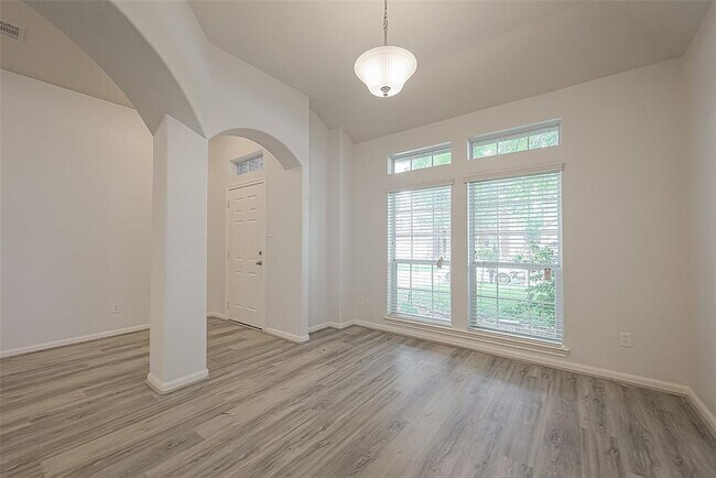 Building Photo - 988 Arbor Crossing