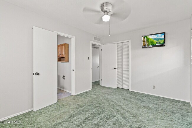 Building Photo - 5828 Sturgeon Dr