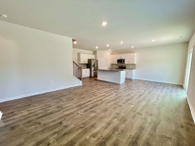 Building Photo - Spacious 5-Bedroom Haven With 3 Full Baths...