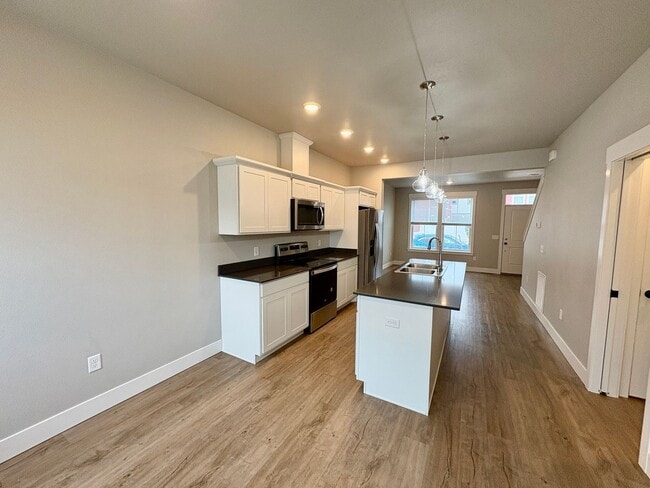 Building Photo - 2 Bedroom 2.5 Bathroom Duplex in the Annaf...
