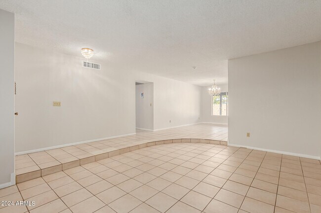 Building Photo - 4652 W Puget Ave