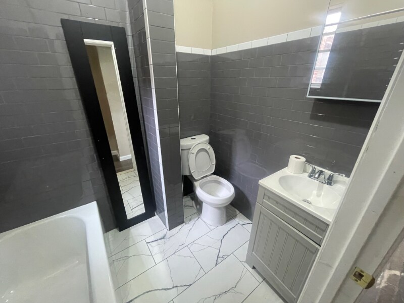 Building Photo - 636 Sheffield Ave