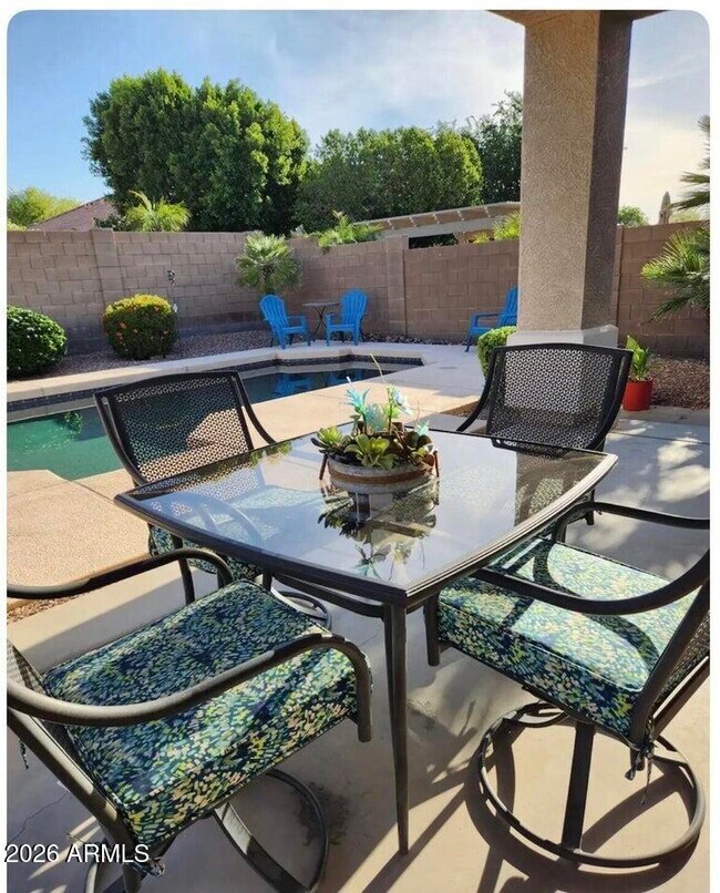 Building Photo - 13724 W San Miguel Ave