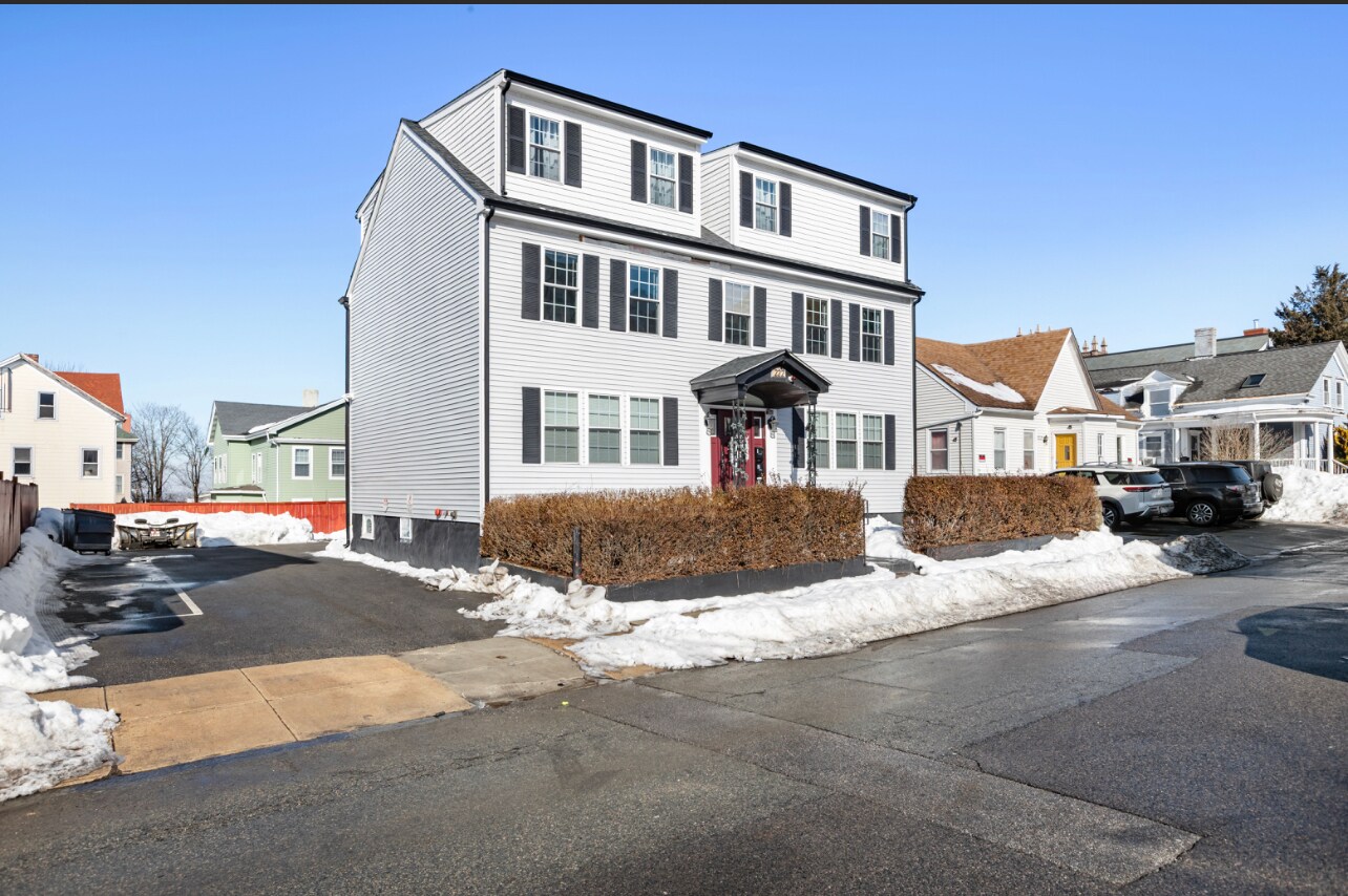 Building Photo - 222 Rock St