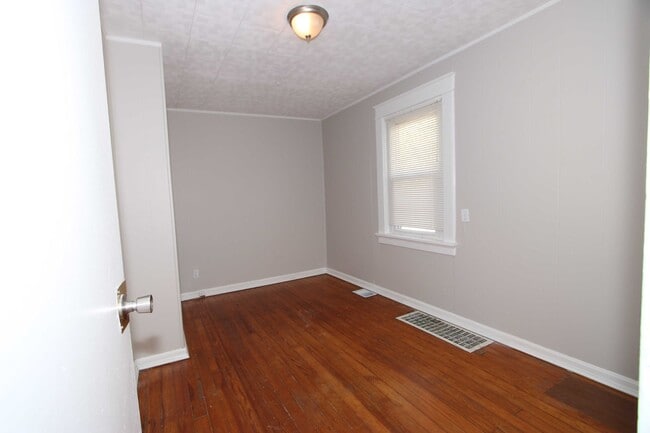 Building Photo - One of a Kind 4 Bed 1 Bath Home