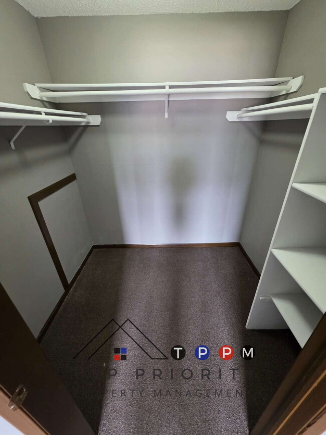 Building Photo - 3 Bedroom | 2 Bathroom Unit Available RIGH...
