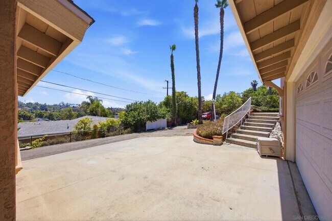 Building Photo - 352 Beaumont Dr