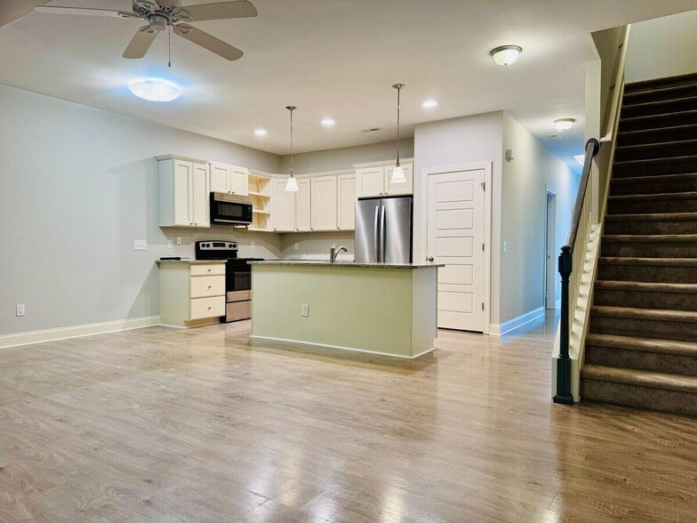 Building Photo - 1665 Quail Cir