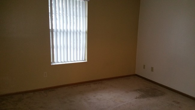 Vertical blinds in bedroom. - 5685 Chatford Dr