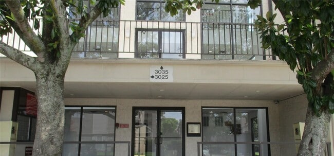 Building Photo - 3025 Walnut Bend Ln