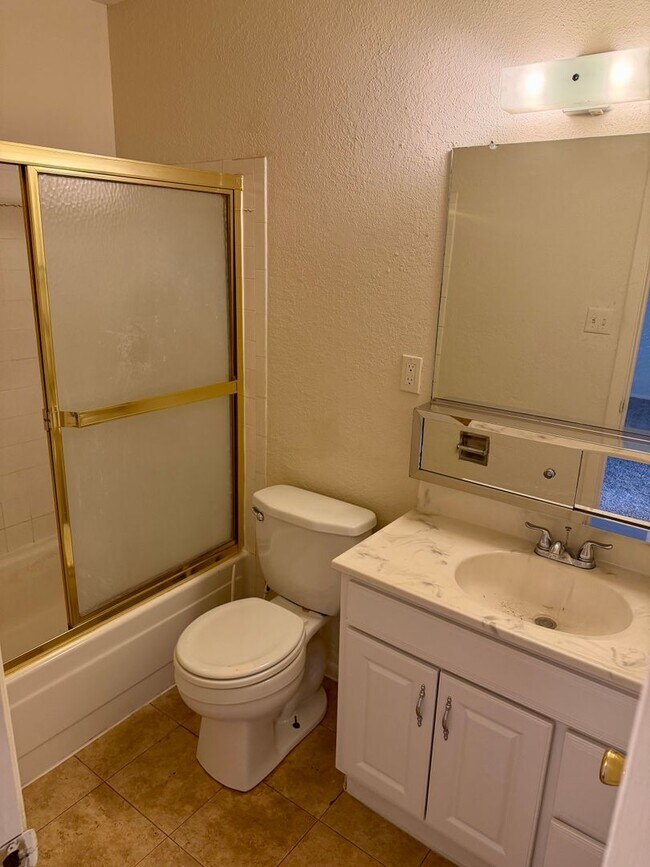 Building Photo - General Marshall St (308)