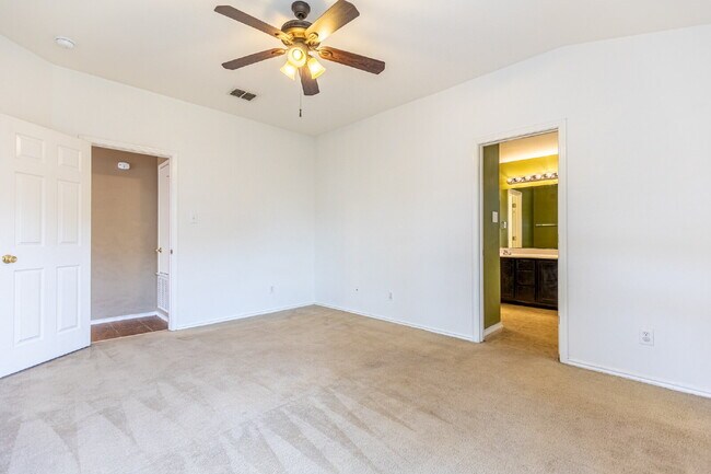 Building Photo - 8914 Walnut Springs