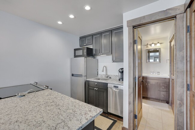 Building Photo - Completely Remodeled Studio/1 Bath Unit on...