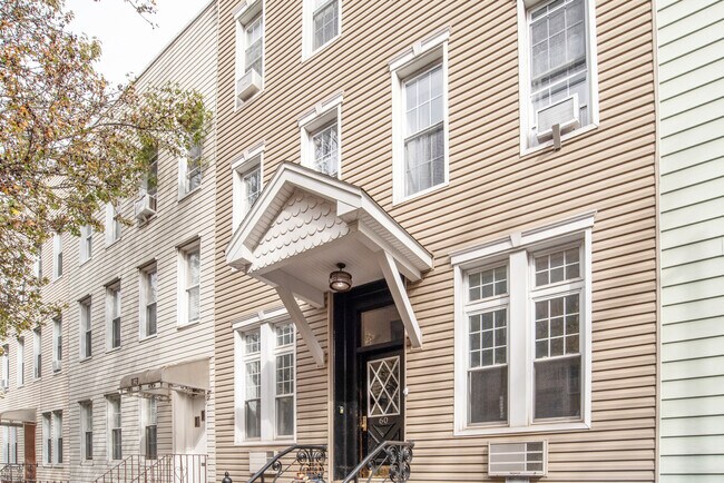 Building Photo - 60 Diamond St