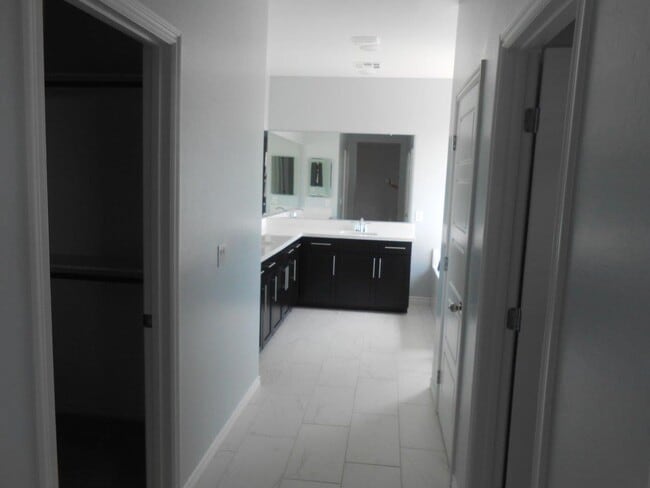 Building Photo - Beautiful Spacious Home in Henderson