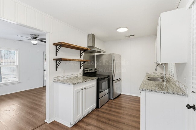 Building Photo - 20 Martha Ave