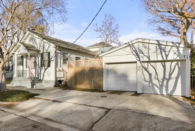 Building Photo - 3726 Camp St